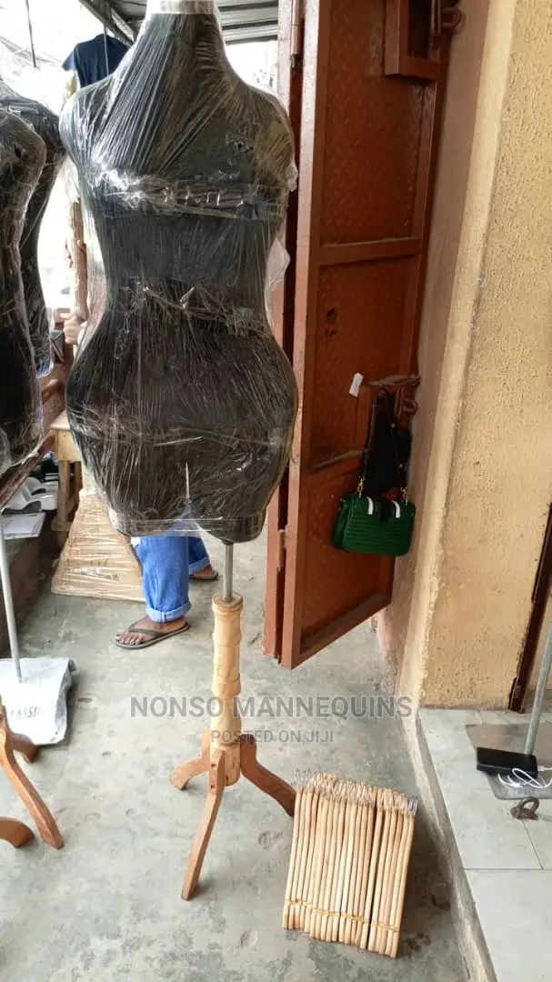 Big Bum Bum Female Dressform Stand
