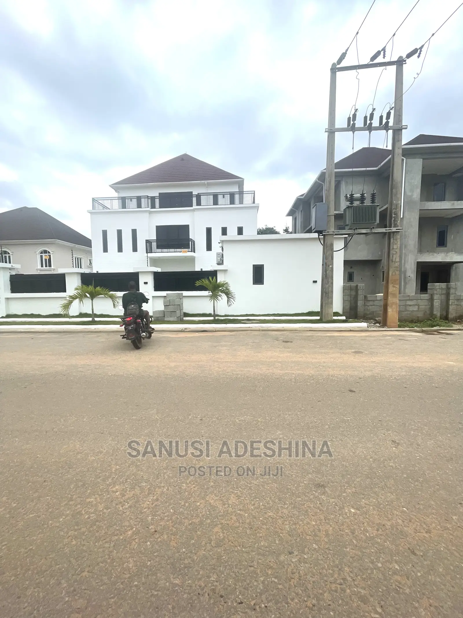 7bdrm Duplex in Jahi Gilmore Fct for sale