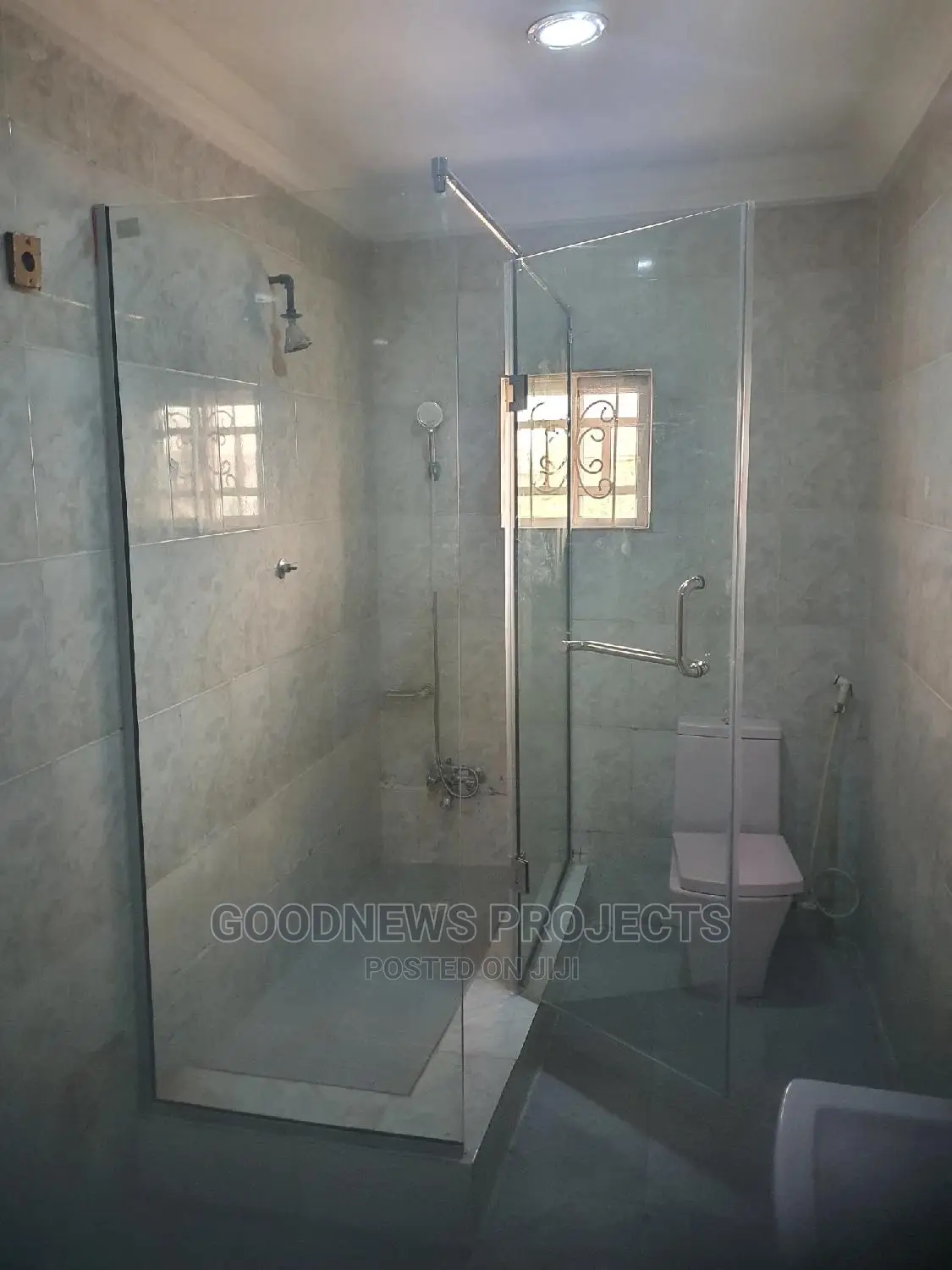 New Frameless Hinge Cubicle