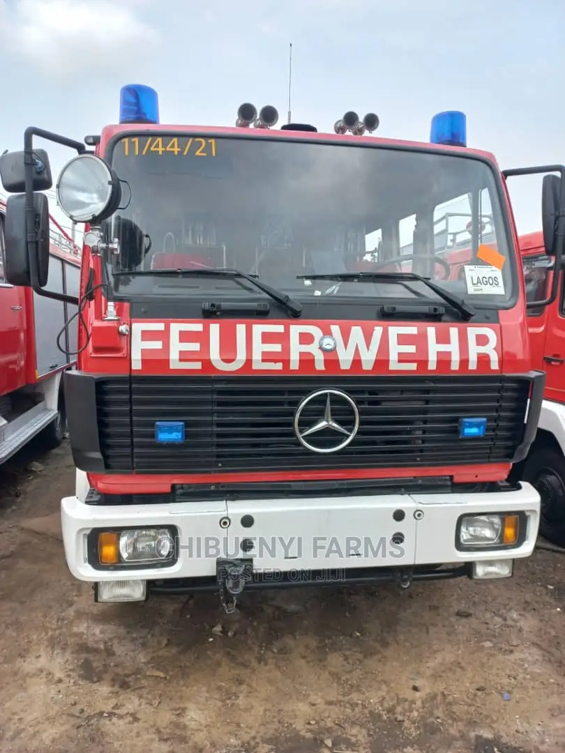 Mecedeces Fire-Service 2000 Firefighter Truck