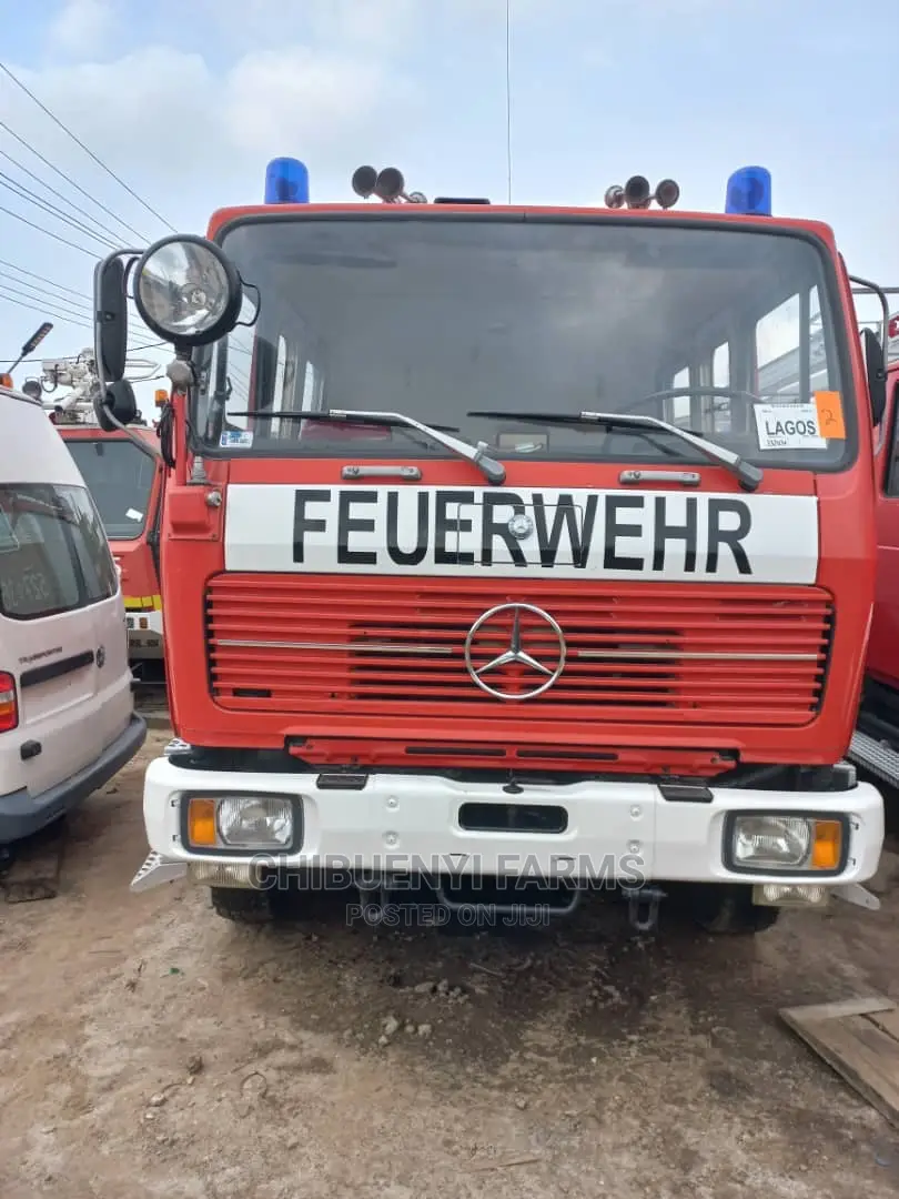 Mecedeces Fire-Service 2000 Firefighter Truck