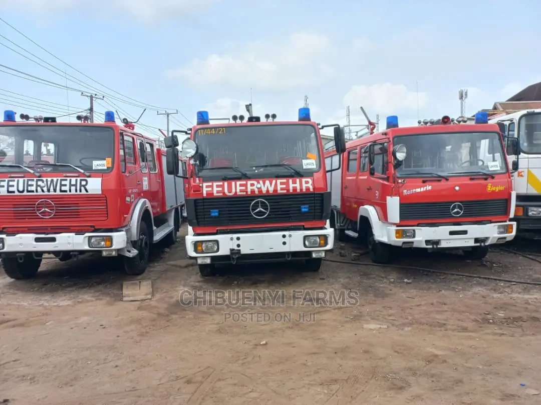 Mecedeces Fire-Service 2000 Firefighter Truck
