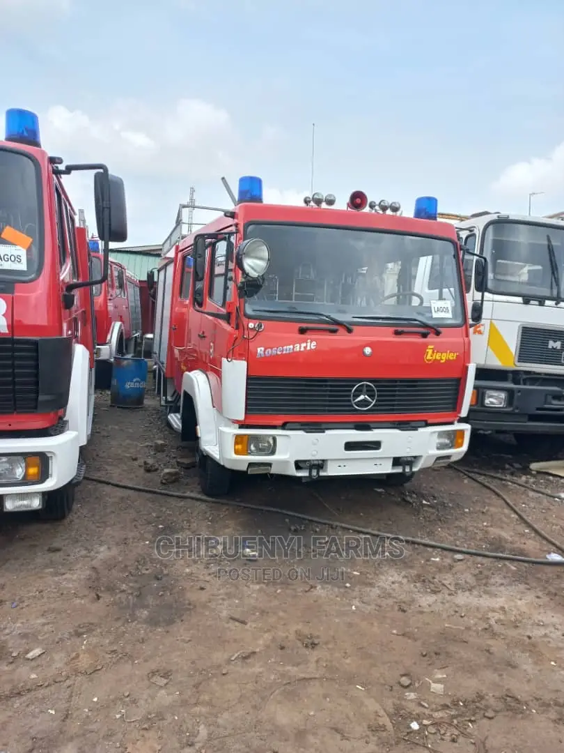 Mecedeces Fire-Service 2000 Firefighter Truck