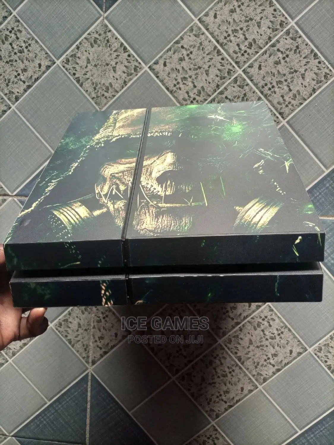 Ps4 With 2 Pads and 10 Latest Games Installed