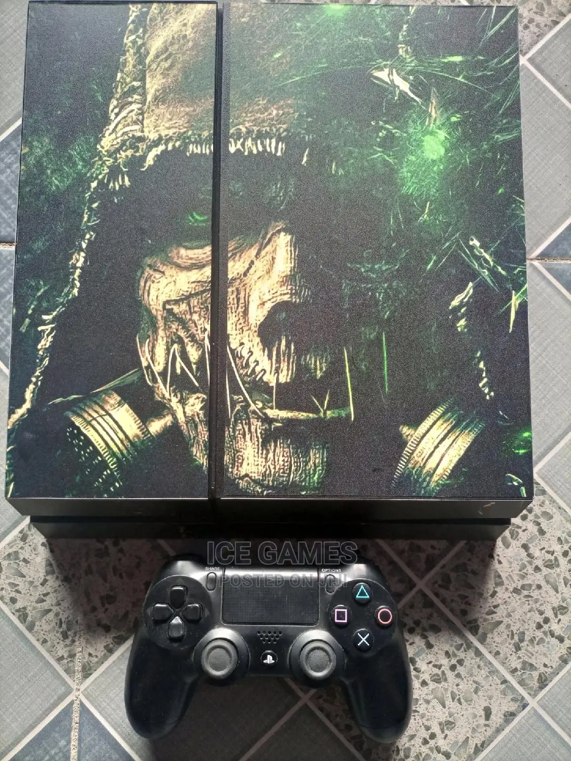 Ps4 With 2 Pads and 10 Latest Games Installed