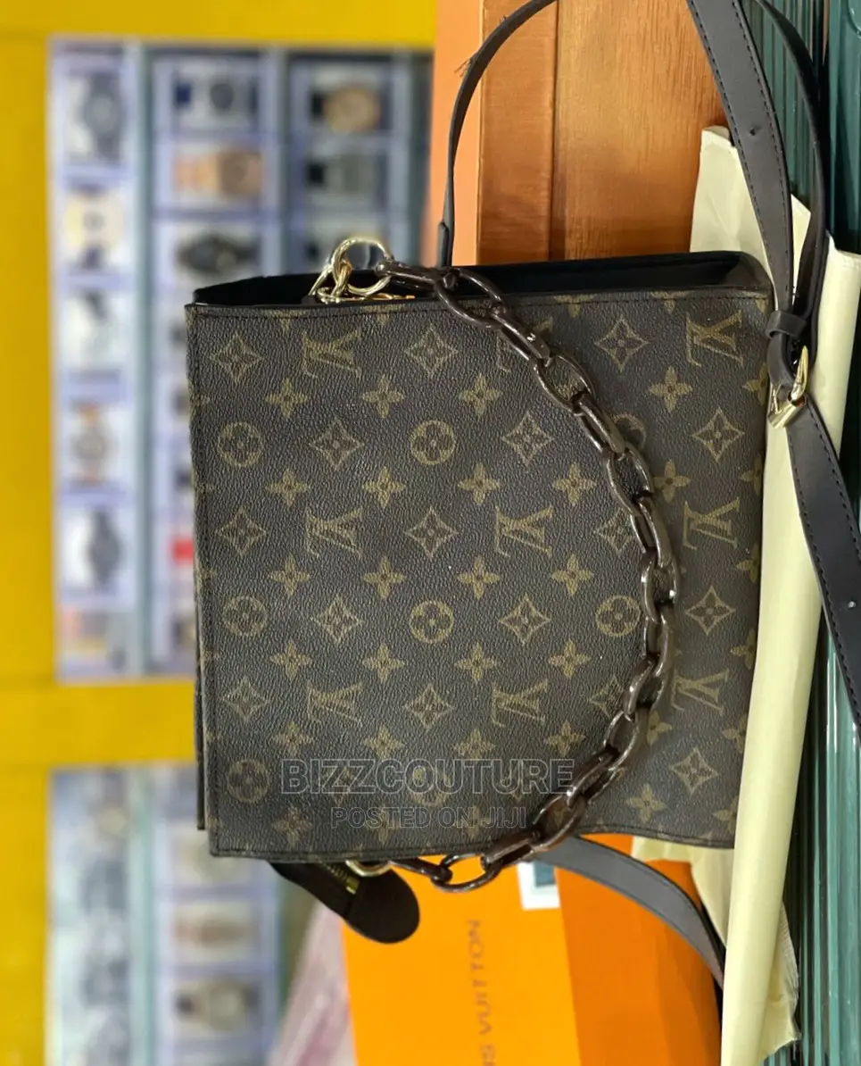 Original LOUIS VUITTON Crossbody Bags Available in Store