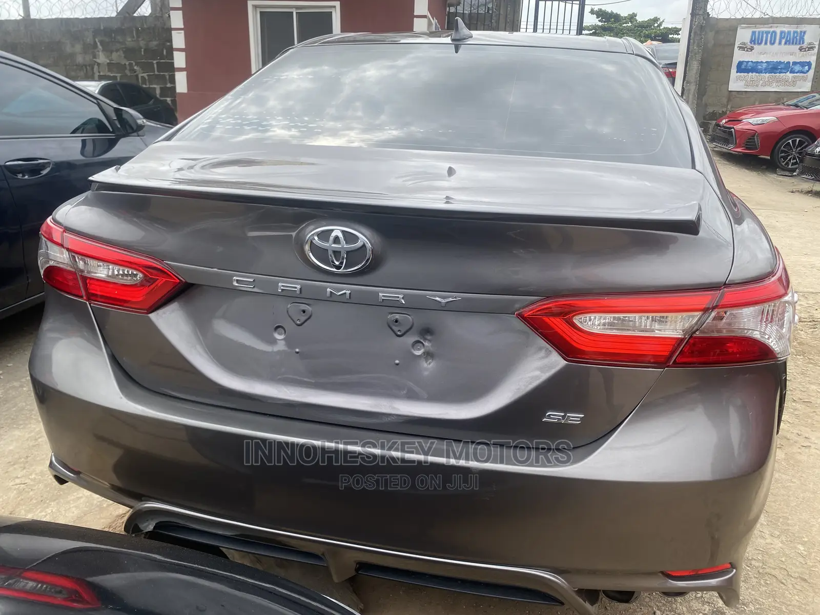 Toyota Camry SE (2.5L 4cyl 8A) 2019 Gray