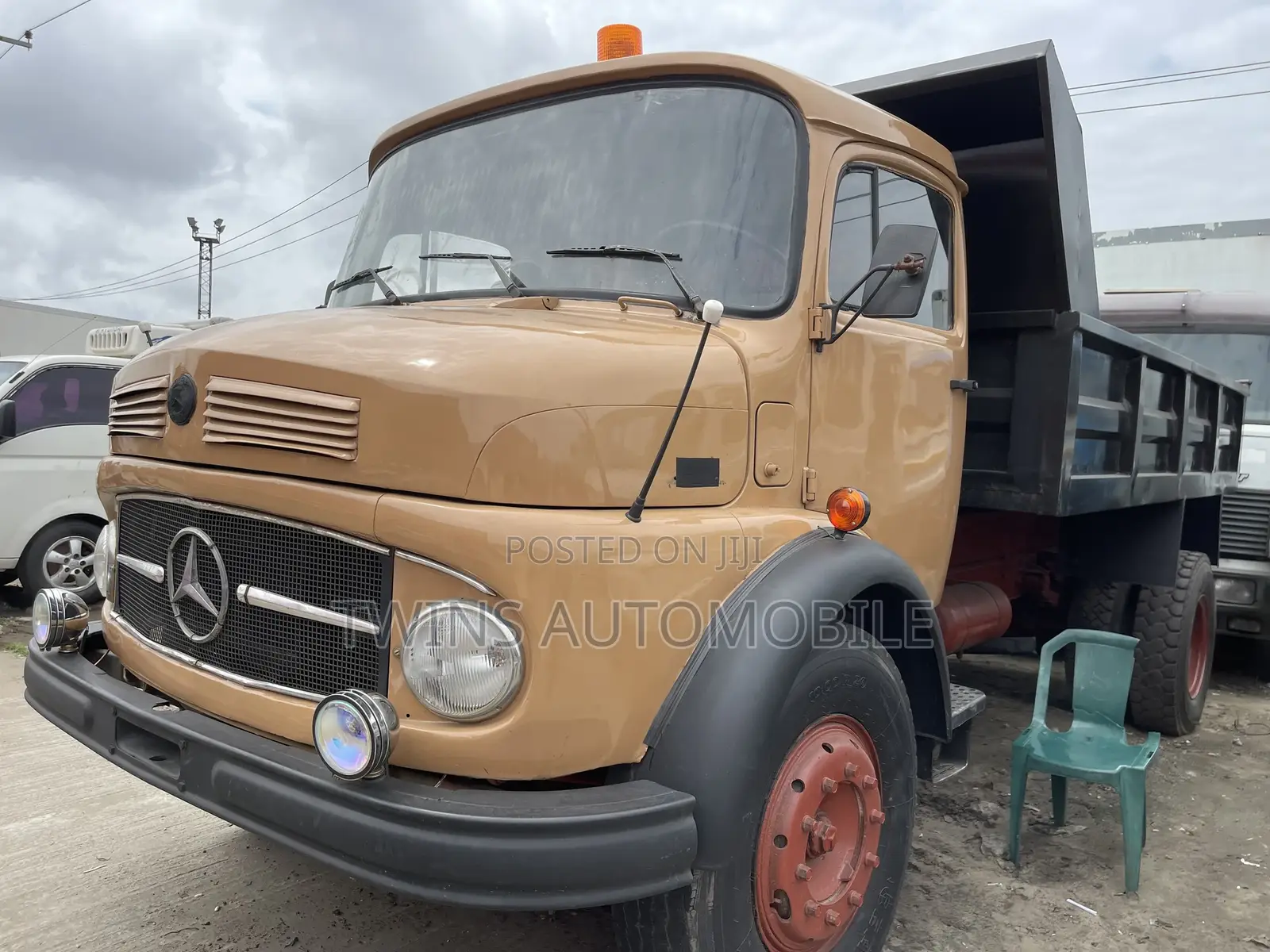 Mercedes-Benz 911 Tipper 2006 Yellow