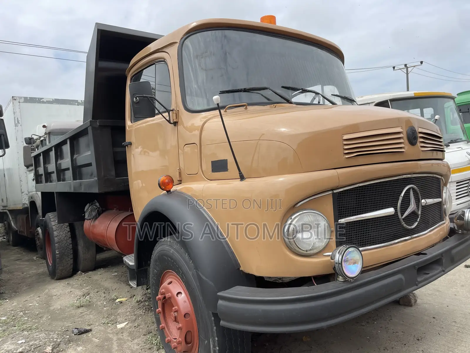 Mercedes-Benz 911 Tipper 2006 Yellow