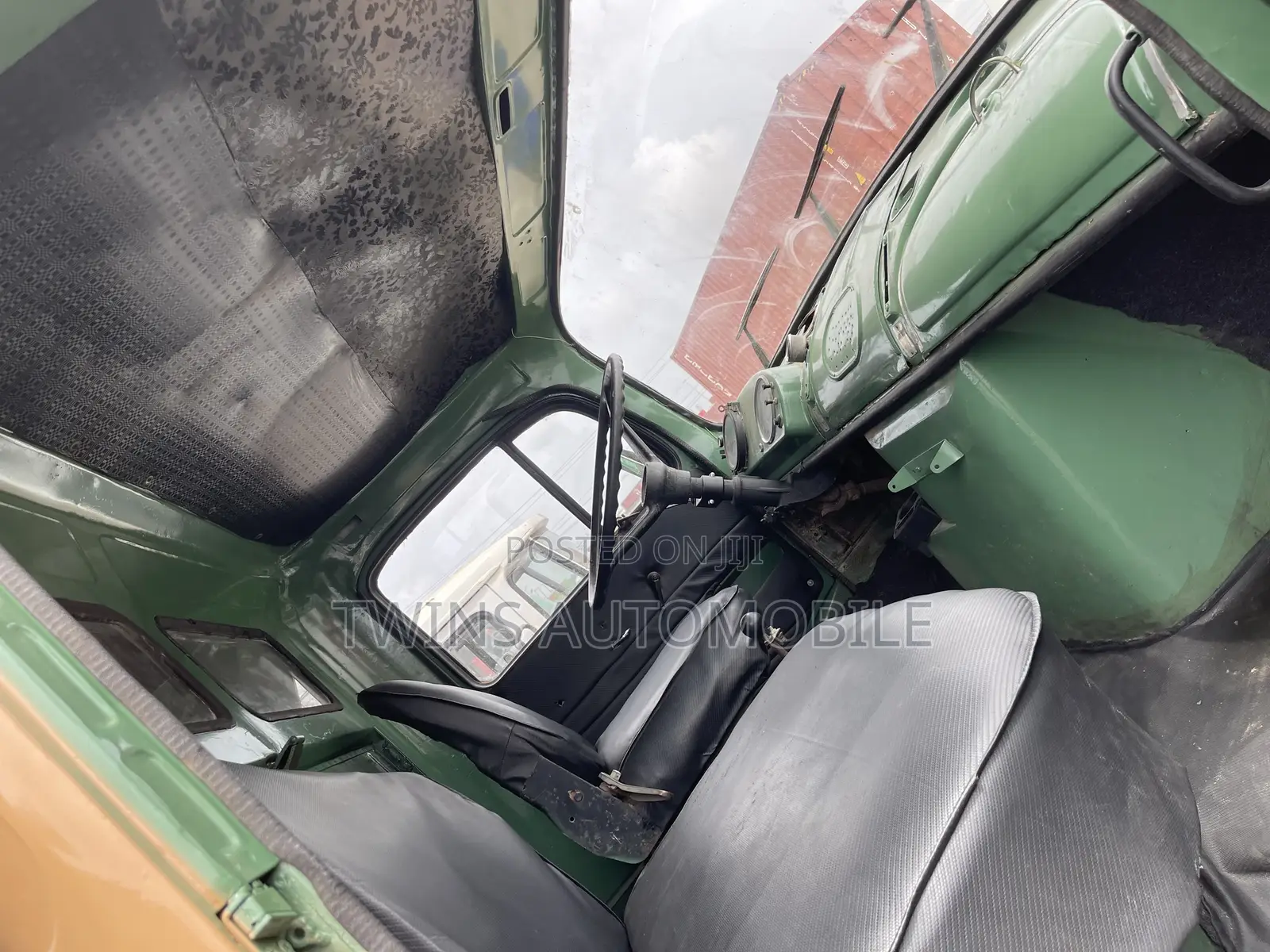 Mercedes-Benz 911 Tipper 2006 Yellow