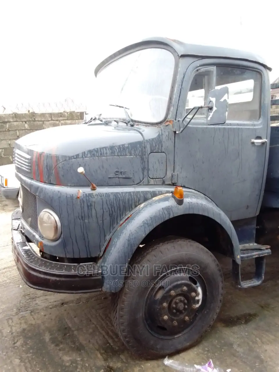 Mecedeces 911 Tipper With Auxiliary