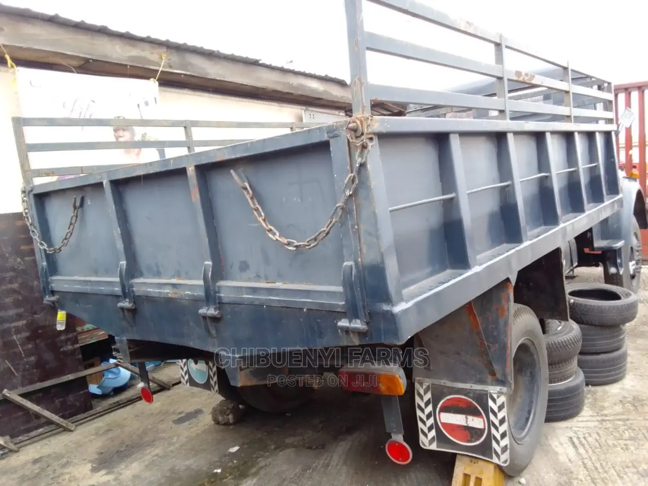 Mecedeces 911 Tipper With Auxiliary