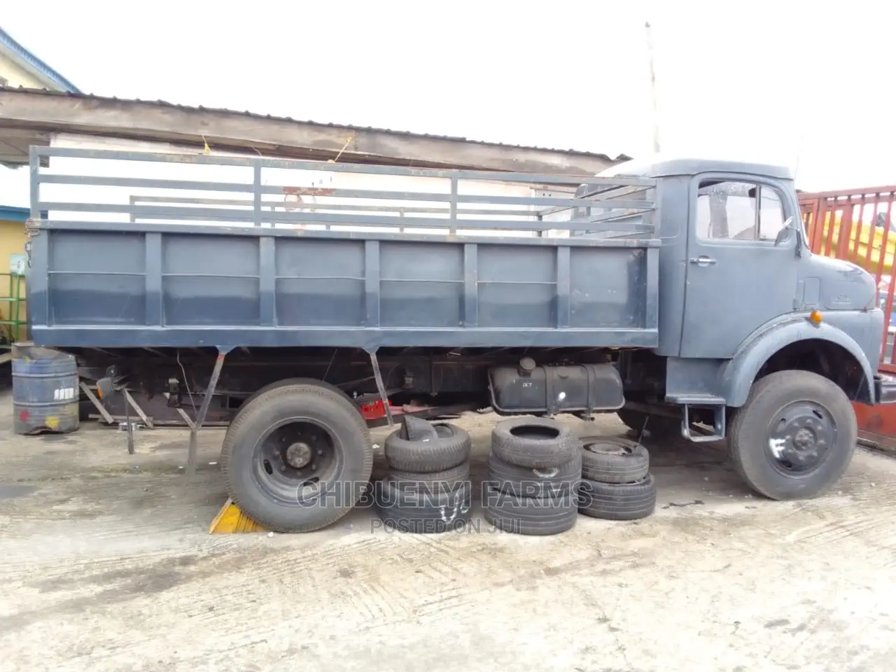Mecedeces 911 Tipper With Auxiliary