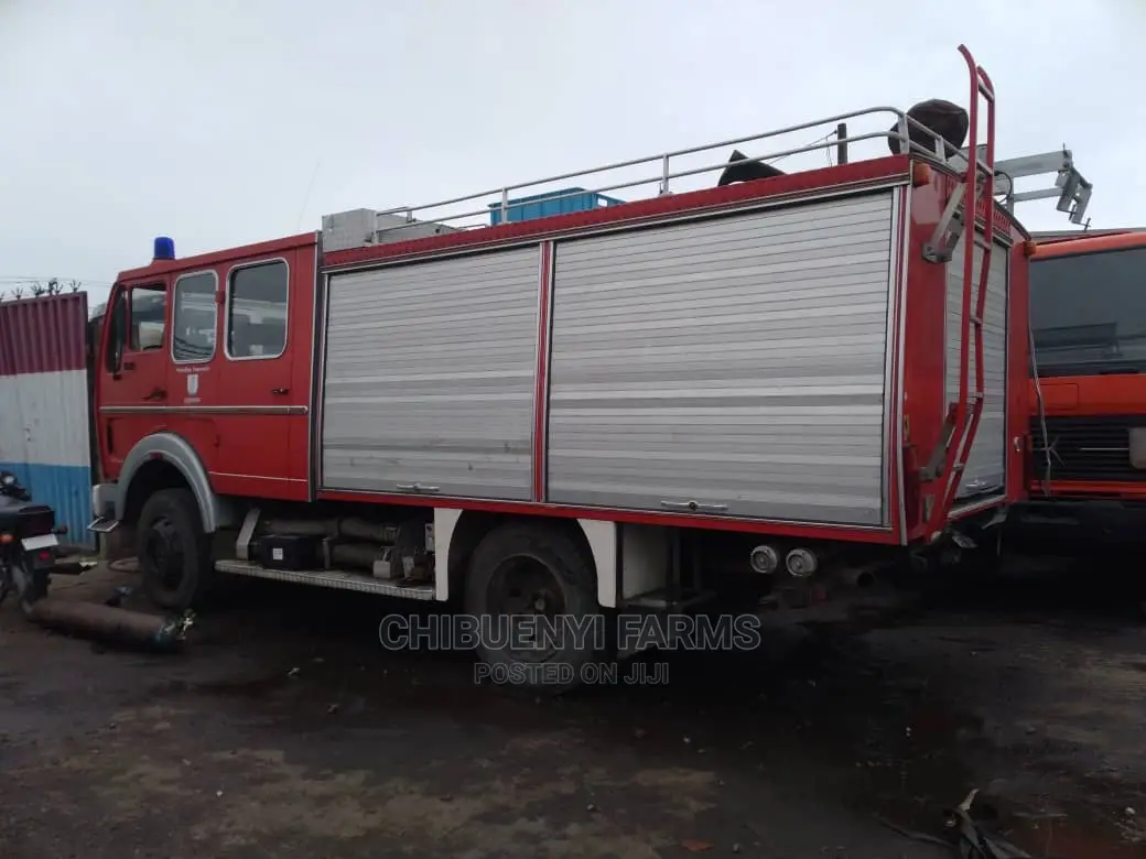 Mecedeces Fire-Service 2000 Firefighter Truck