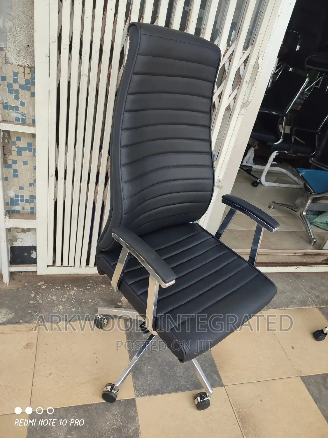 Quality Executive Adjustable Swivel Leather Office Chair.