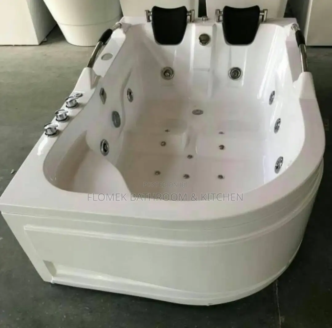 Double Headrest Jacuzzi.