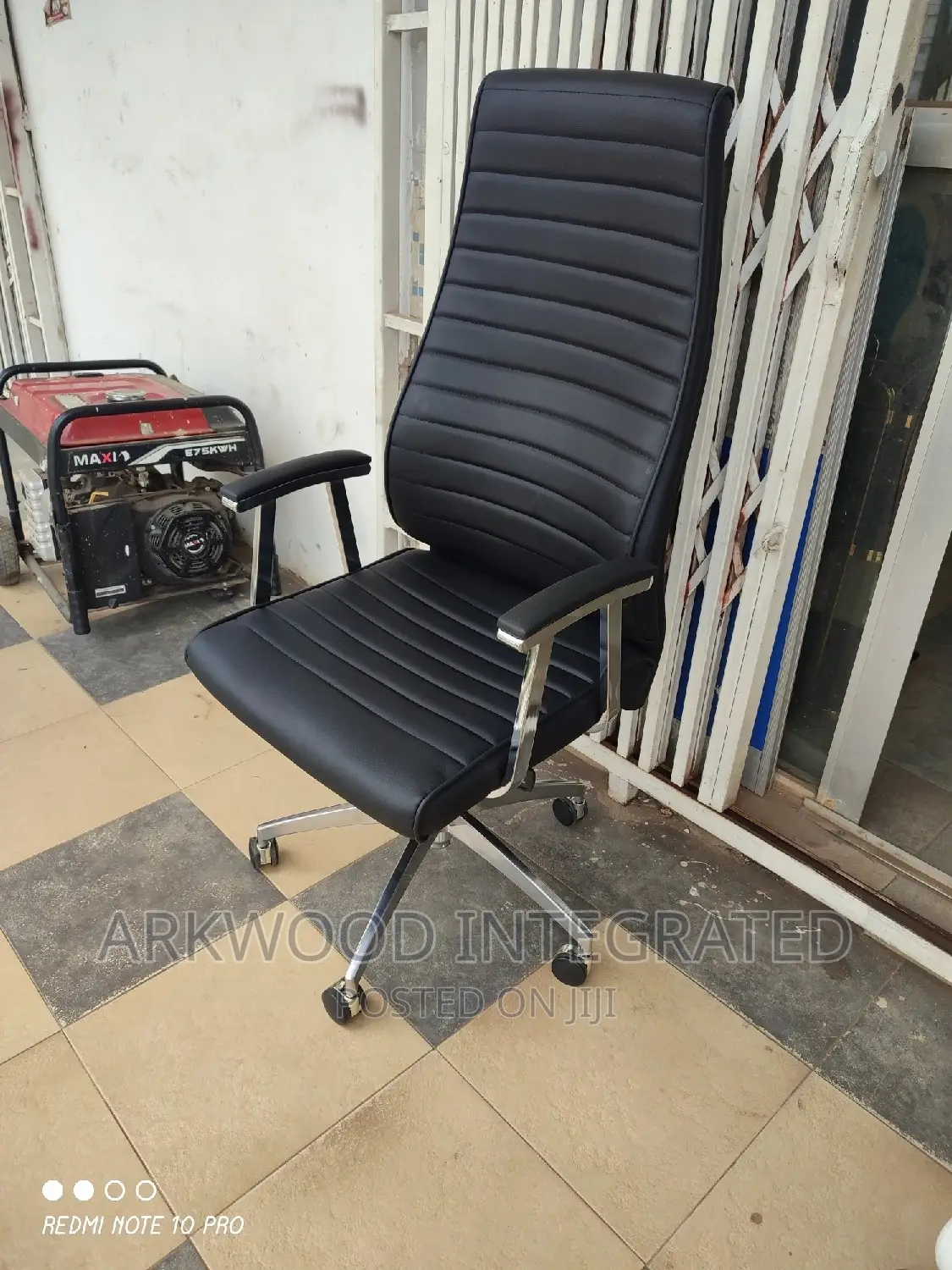 Quality Executive Adjustable Swivel Leather Office Chair.