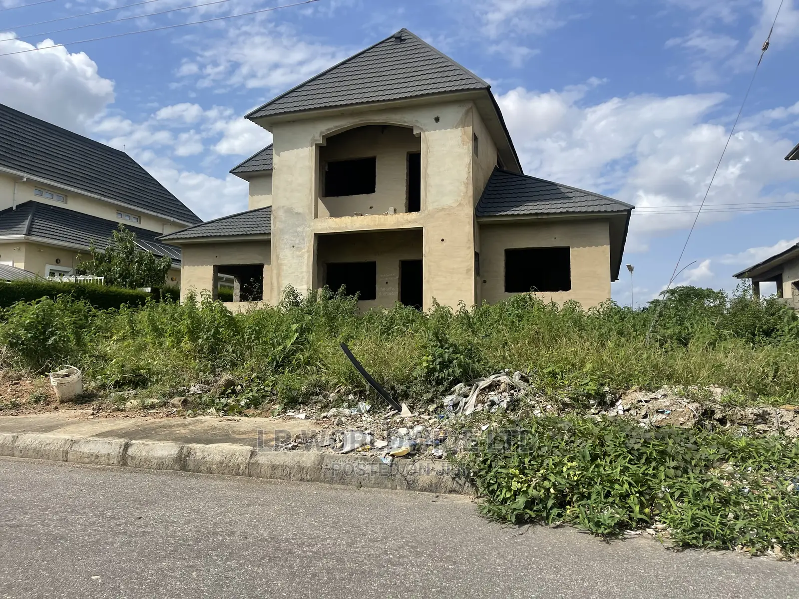 4bdrm Penthouse in Lugbe District for sale
