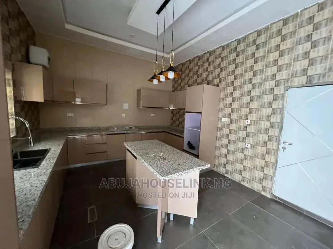 5bdrm Duplex in Efab Metropolis, Gwarinpa for sale