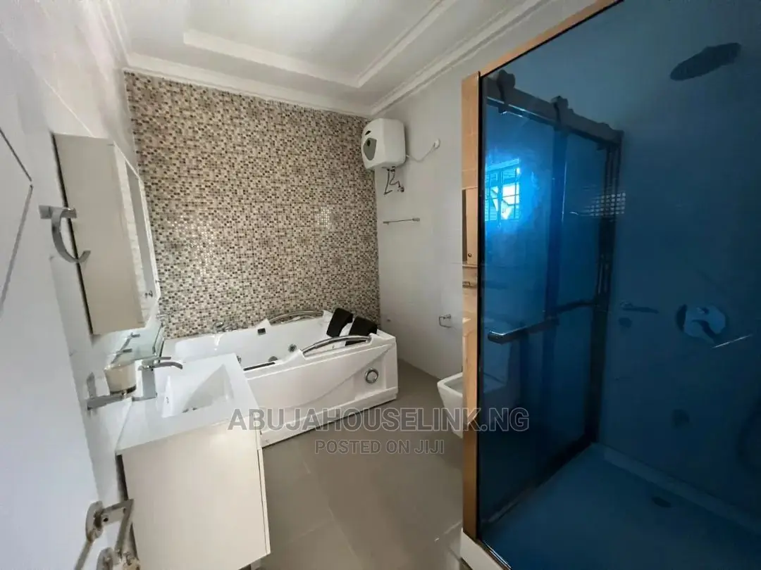 5bdrm Duplex in Efab Metropolis, Gwarinpa for sale