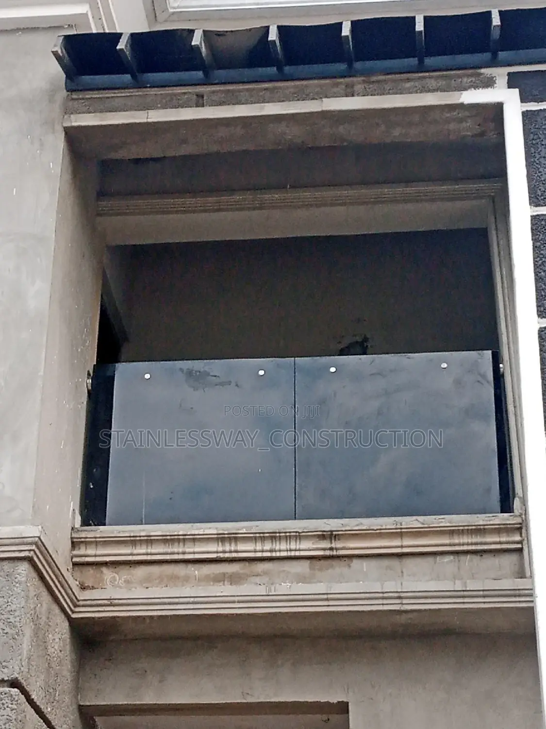 Stainless Handrail With Glass Work K