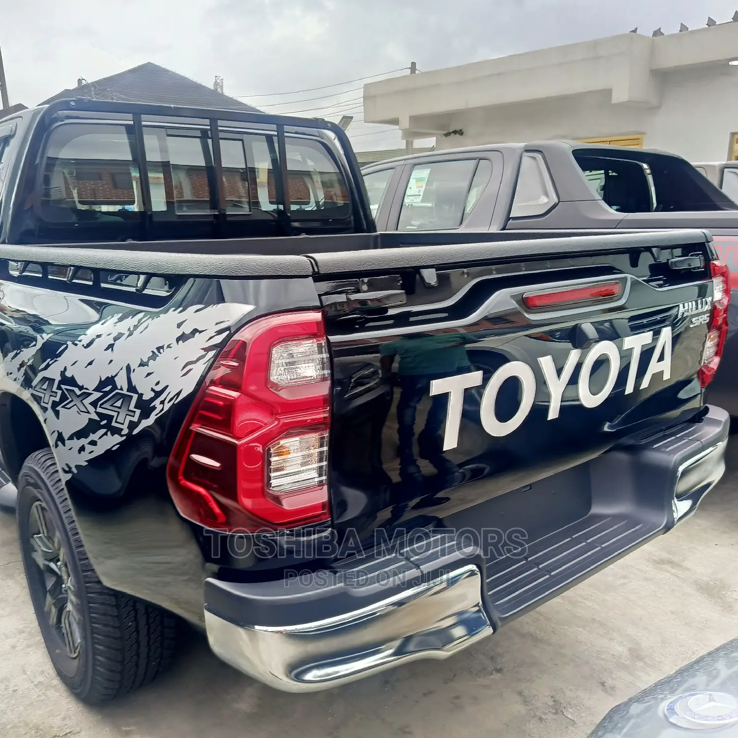 New Toyota Hilux 2022 Black