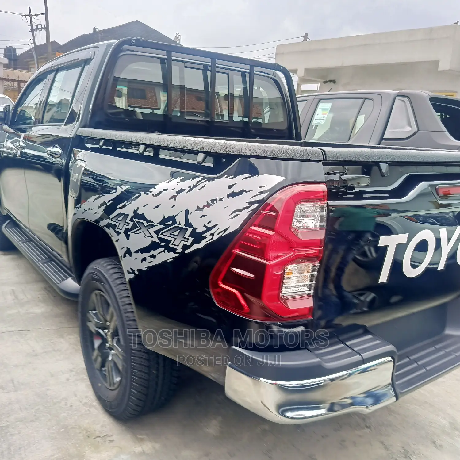 New Toyota Hilux 2022 Black