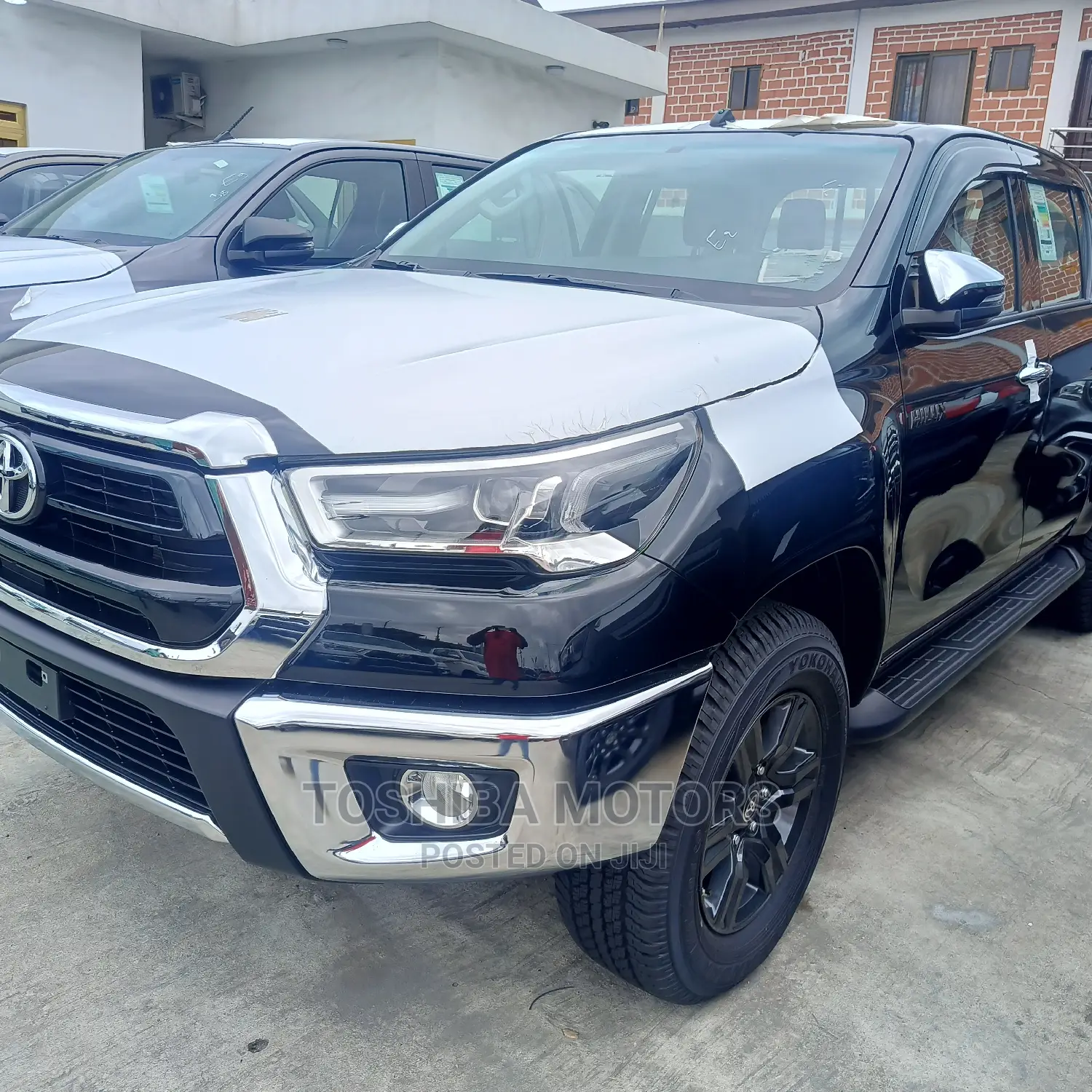 New Toyota Hilux 2022 Black