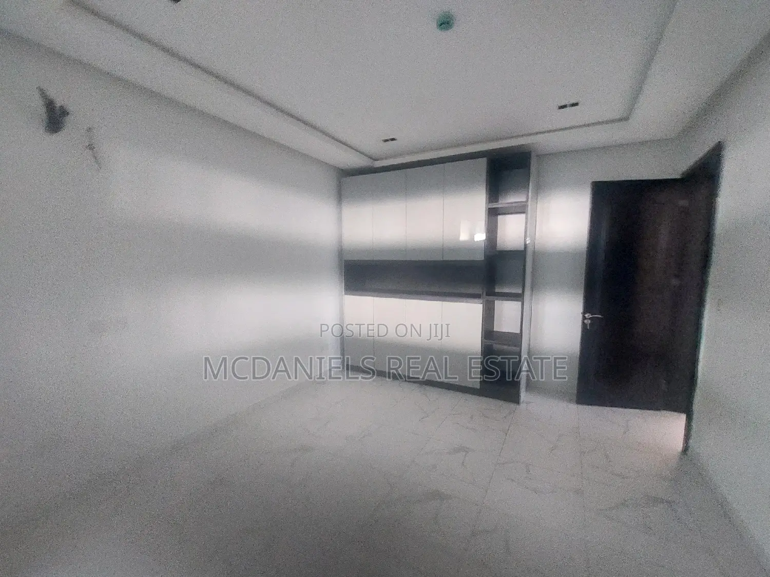 3bdrm Apartment in Lekki Phase 1 for rent