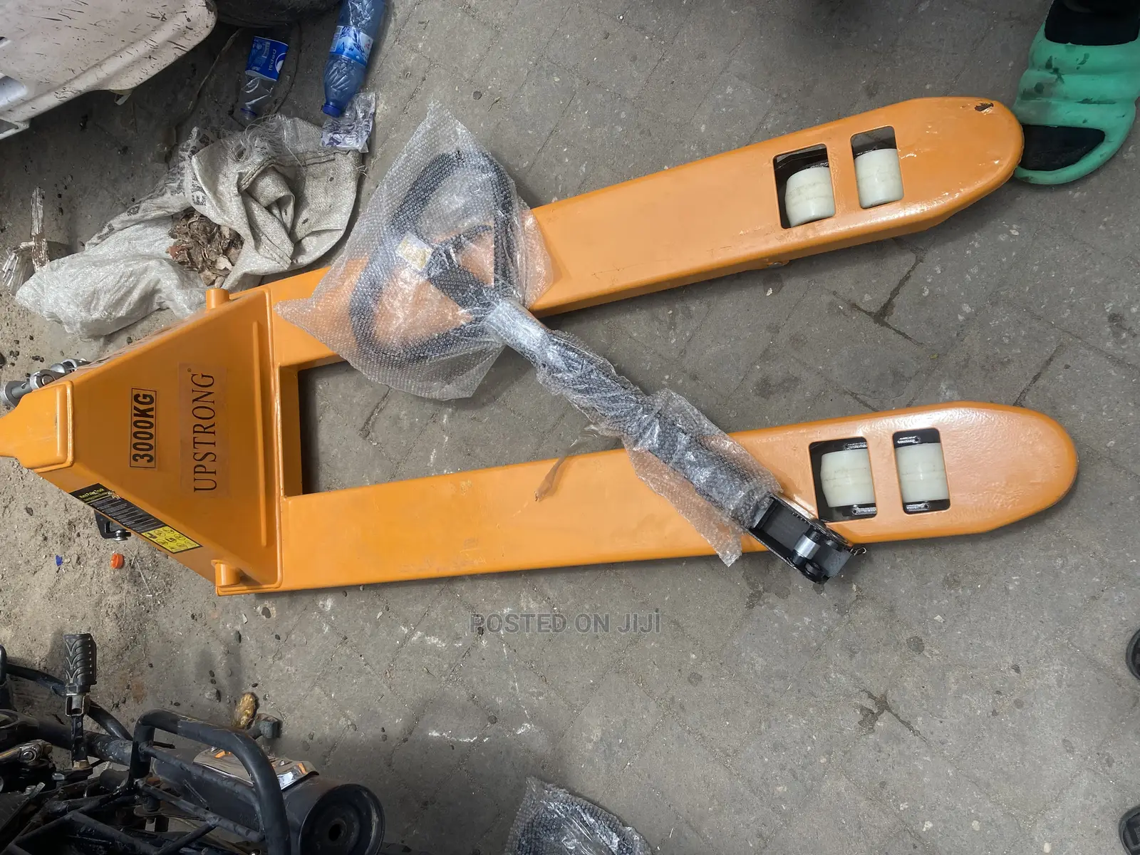 Pallet Truck of Different Tons