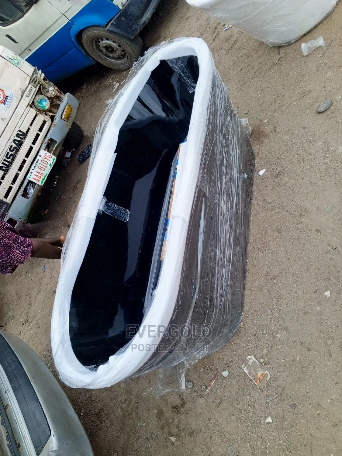 Acrylic Black Luxury Bathtub Available