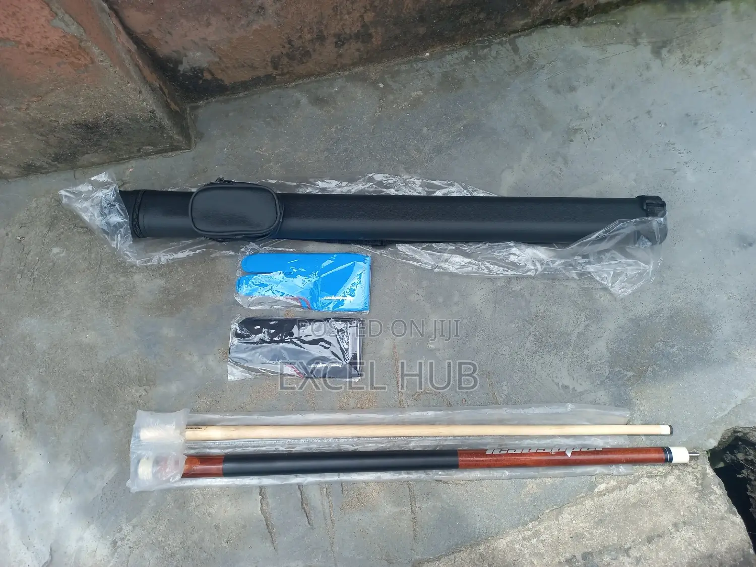 Snooker Stick With Bag and Gloves