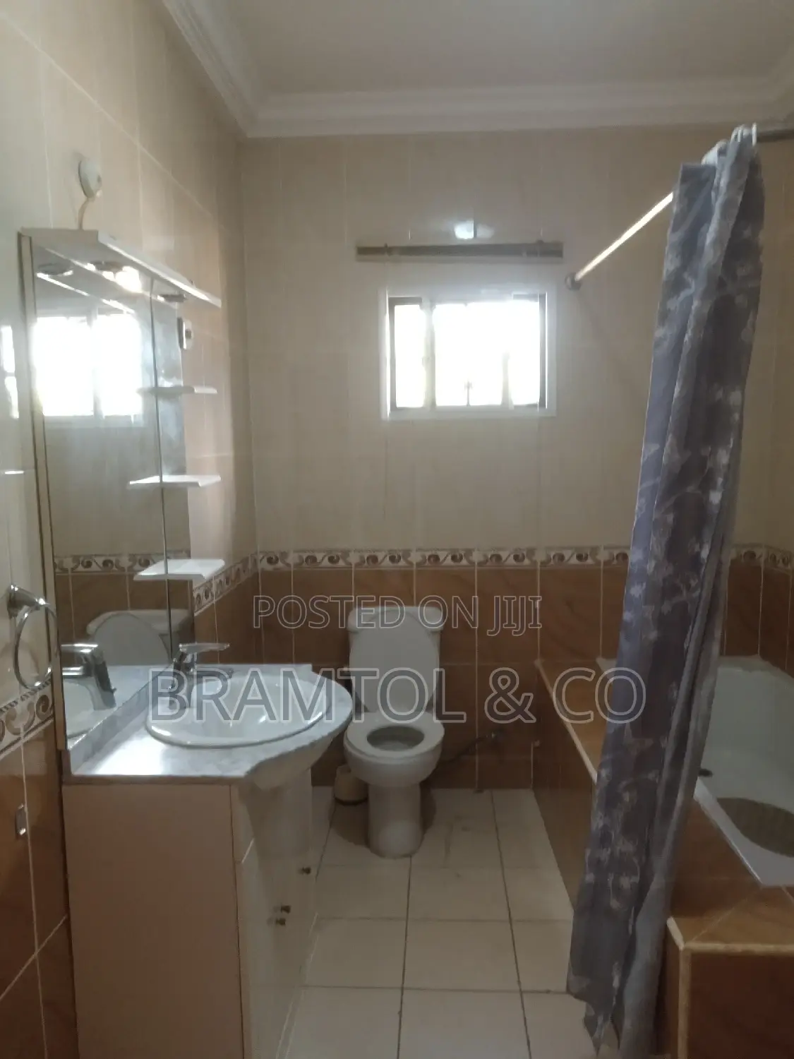 3bdrm Block of Flats in With Bq, Maitama for rent