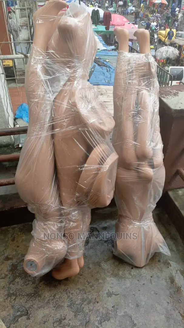 Headless Female Plastic Mannequin for Fashion Display