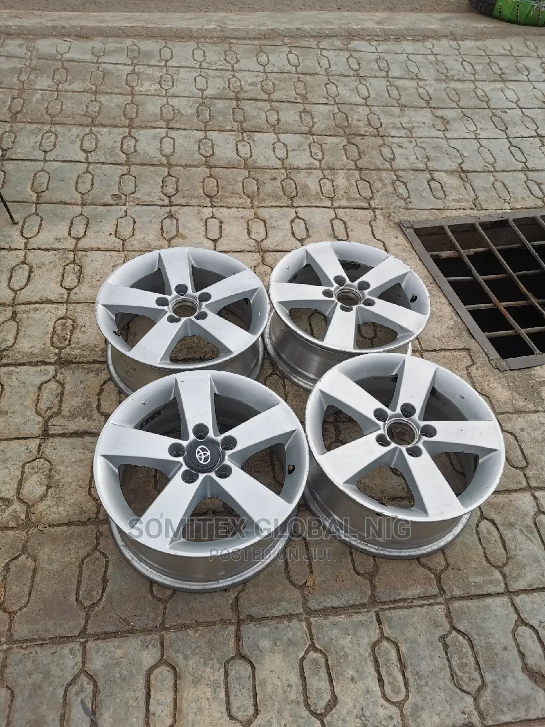 16rim Toyota Camry.