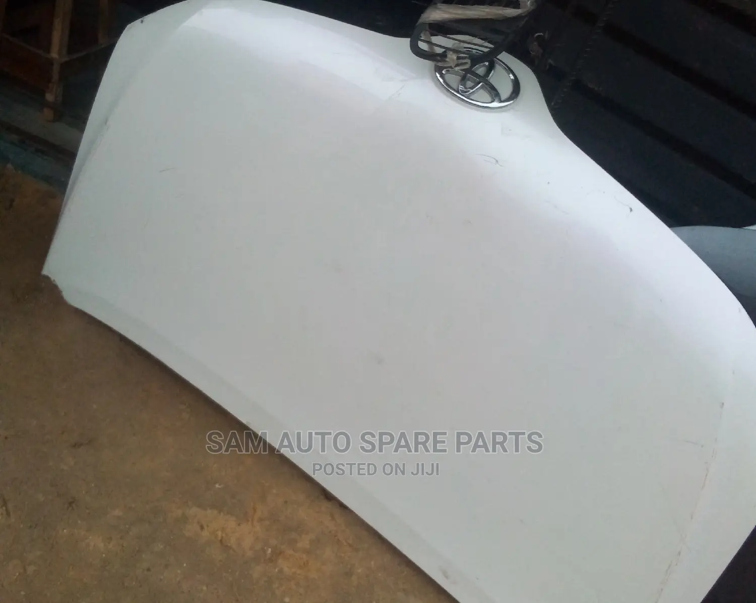 Toyota' Venza Bonnet 2015 Model