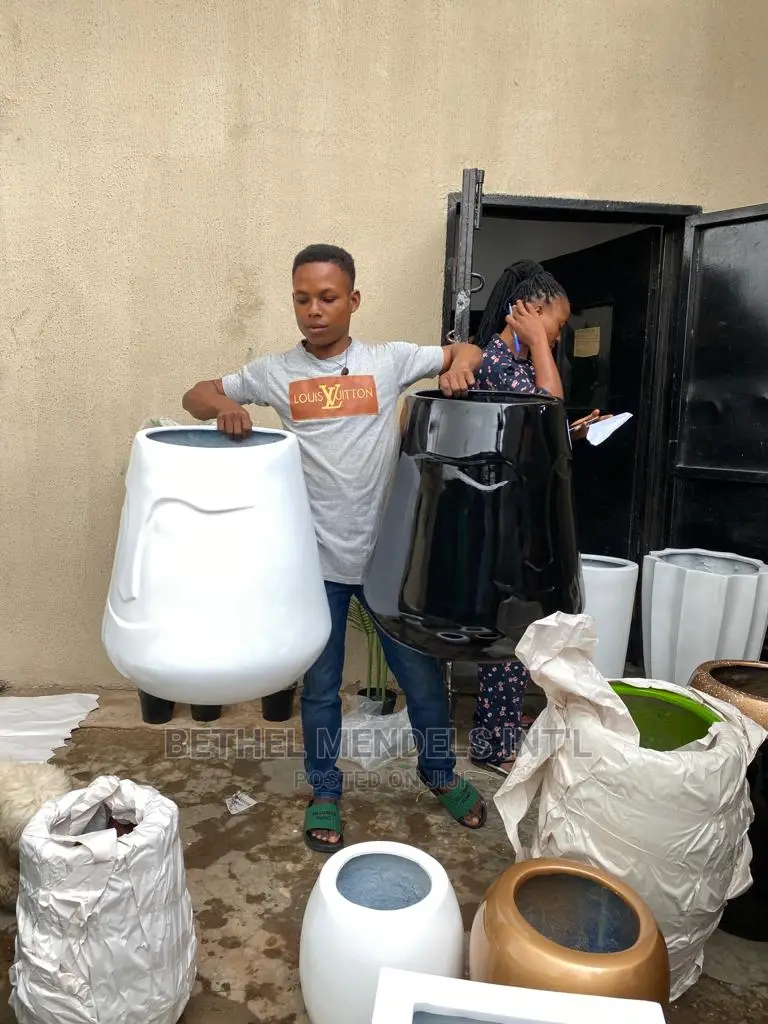 Face Fiberglass Flower Pots/Vase/Planters for Bulk Sale