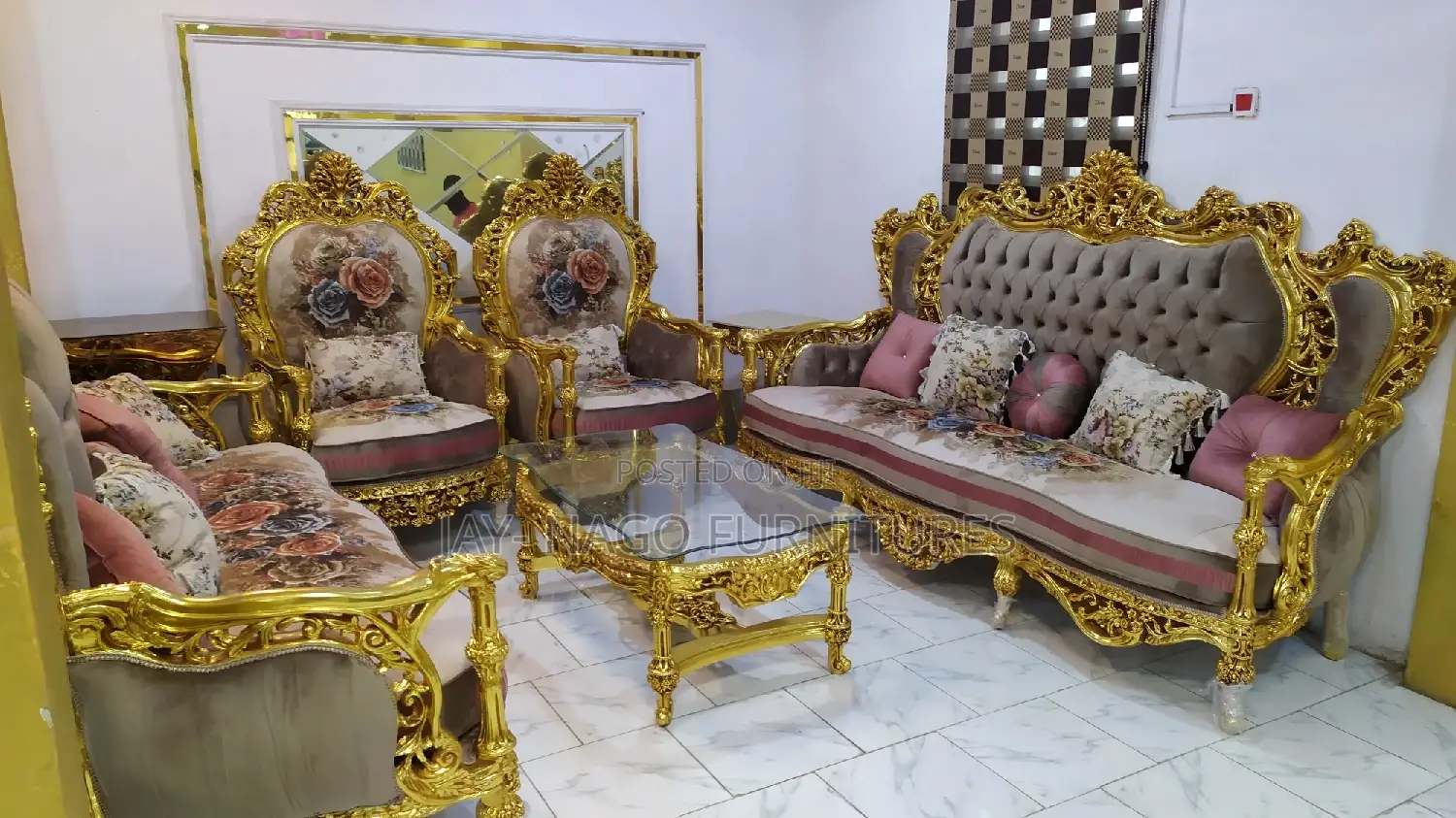 Highly Quality Fabric Tuckey Golden Sofa Chair