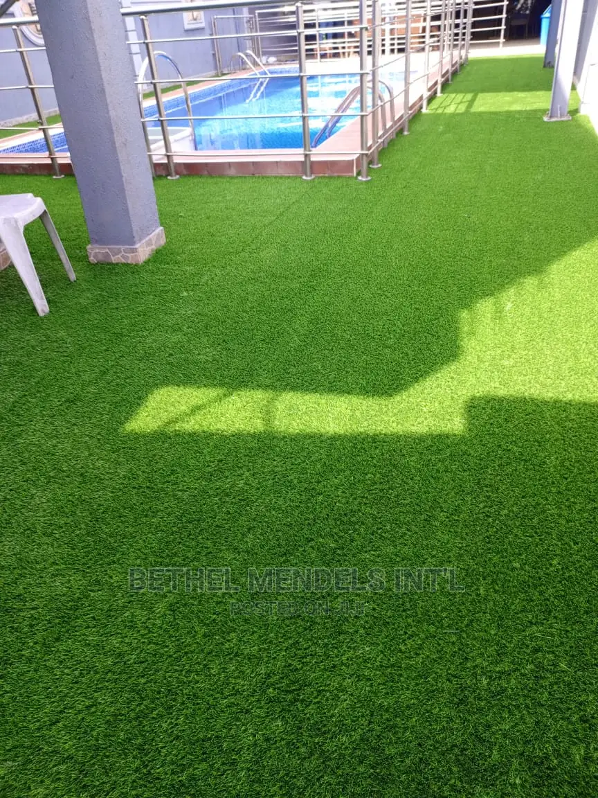 Wholesales of High Grade Artificial Grass for Poolside Decor