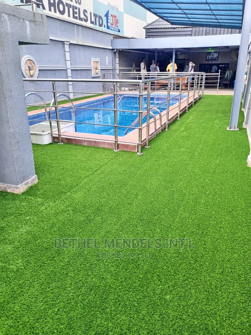 Wholesales of High Grade Artificial Grass for Poolside Decor