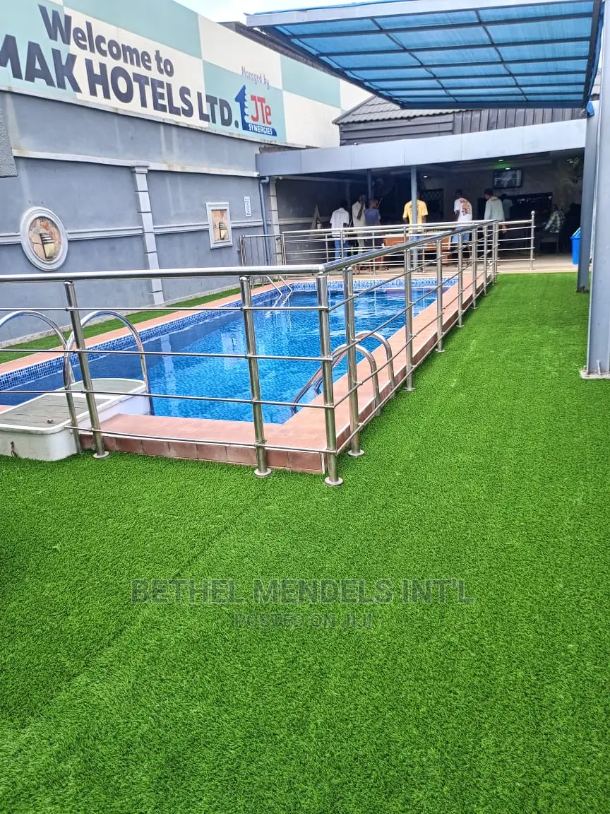 Wholesales of High Grade Artificial Grass for Poolside Decor