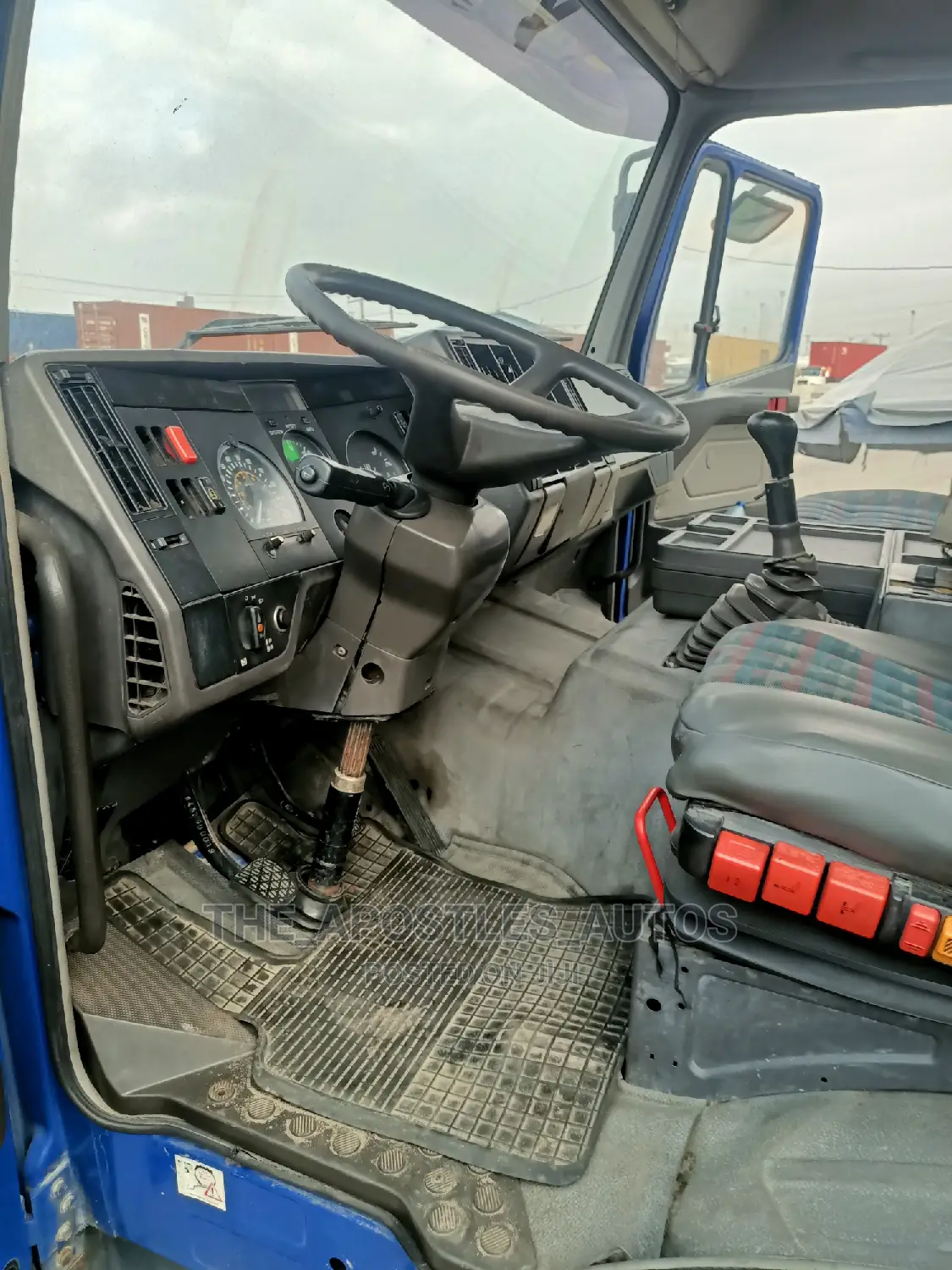 Mercedes Hiab 12 Tonnes 10 Tyres