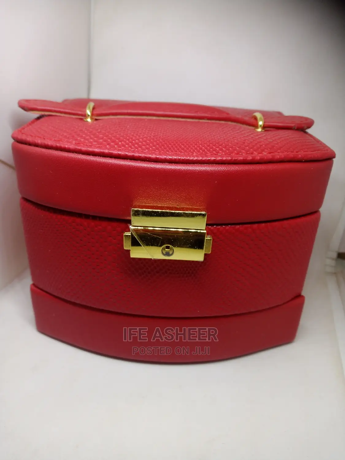 A Simple , Classy Ladies Jewelry Box - Red