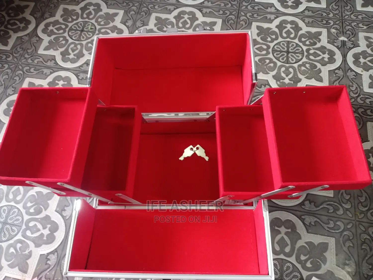 Queen Ladies Jewelry Box - 02