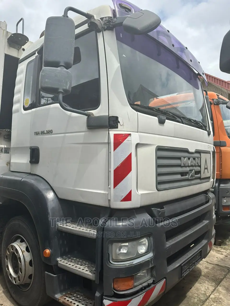 Man Diesel Refuse Truck (8 Tyres)