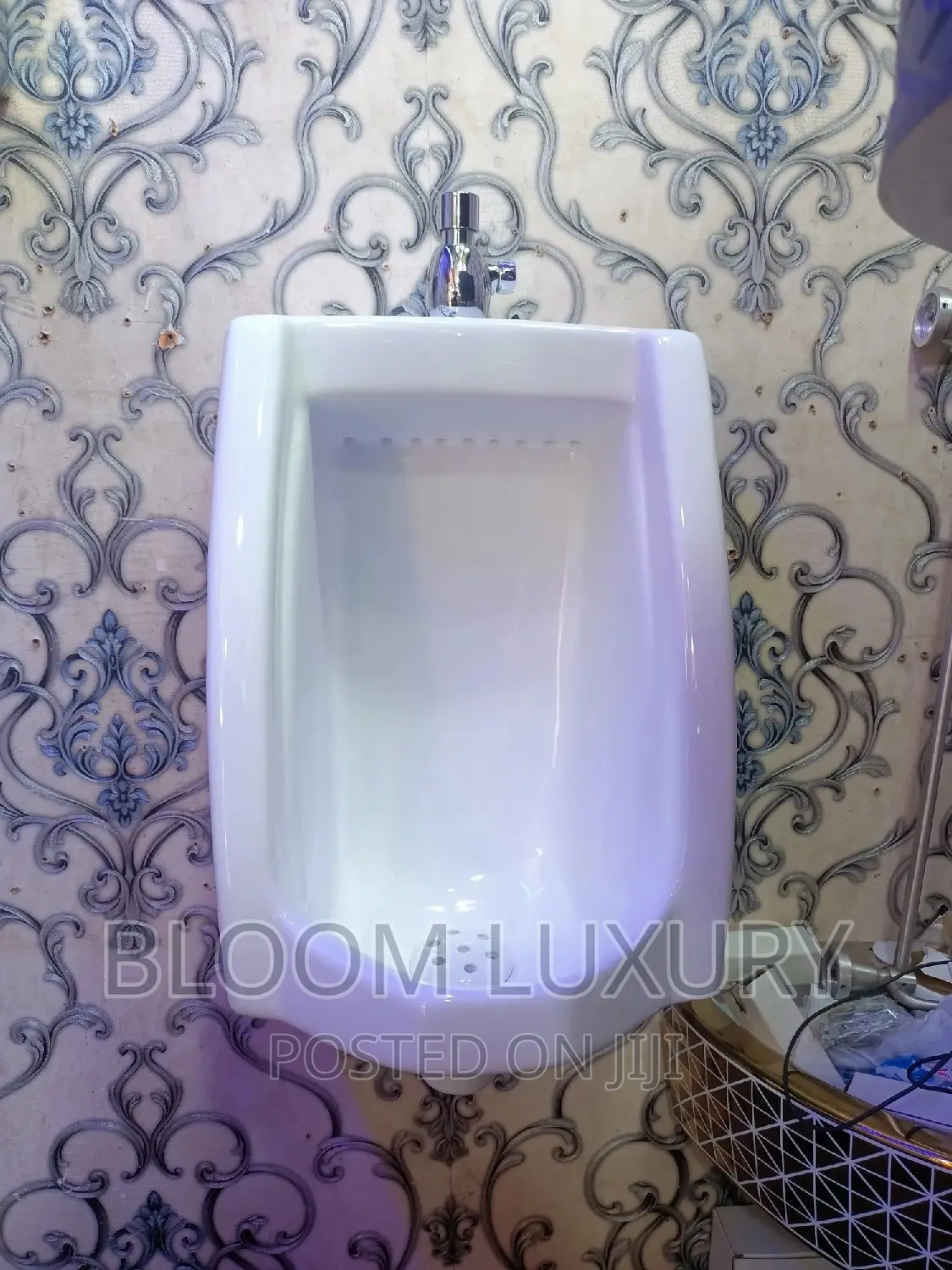 Urinal Bowl With Tap and Discharge Waste