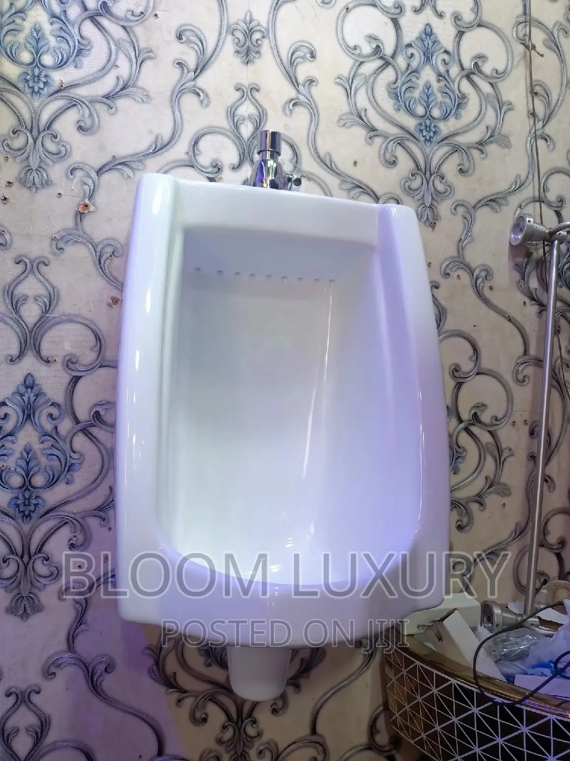 Urinal Bowl With Tap and Discharge Waste