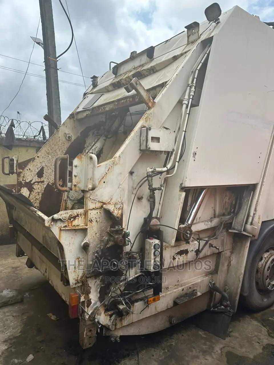 Refuse Truck for Waste Compactor (8 Tyres)