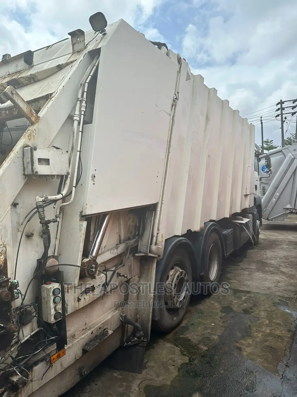 Refuse Truck for Waste Compactor (8 Tyres)