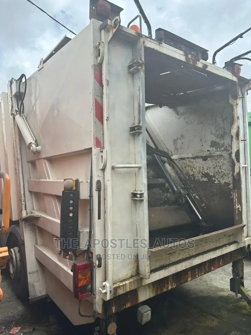 Waste Compactor 8 Tyres Man Diesel